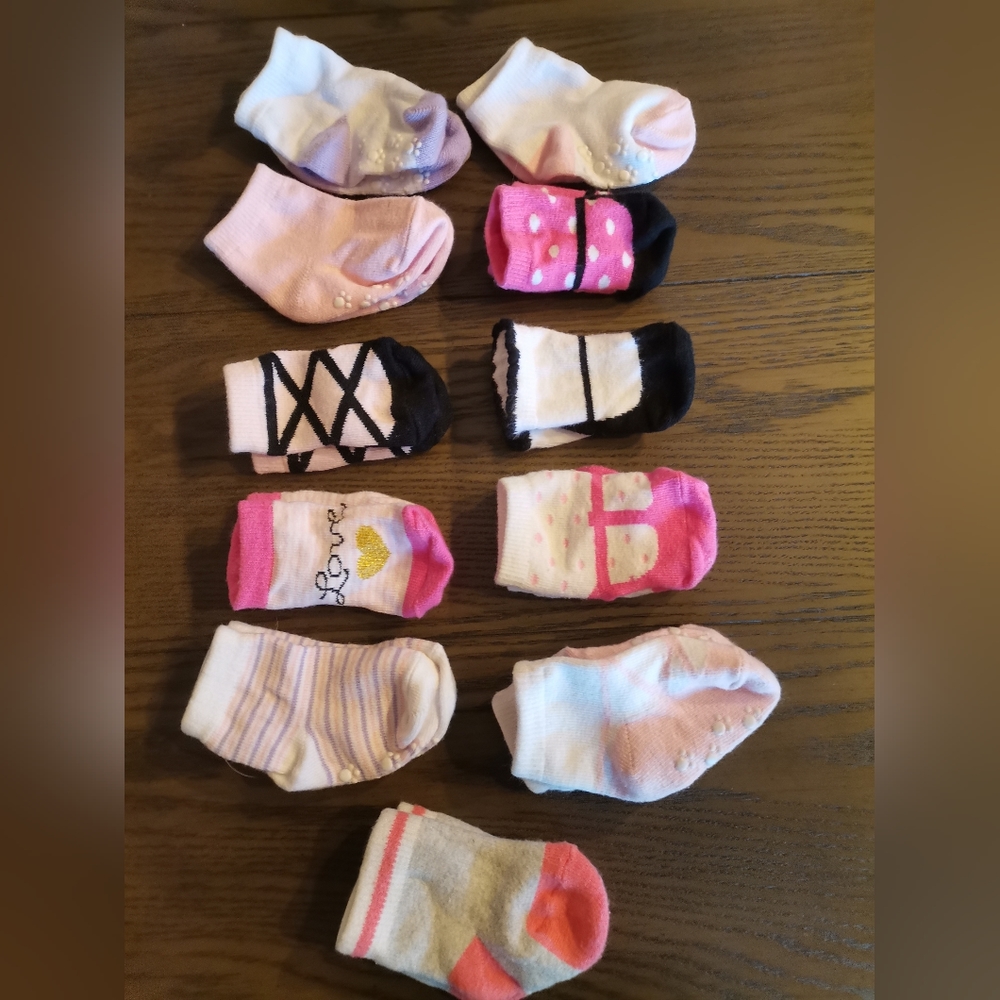 Bundle 11 socks size 0-6M